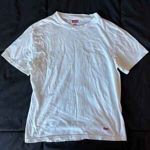 levi’s plain white t-shirt